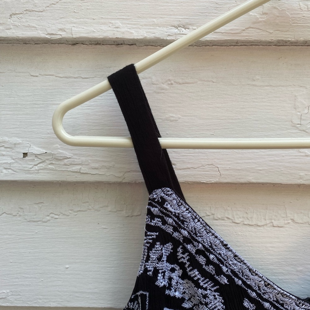 Japna Black Camisole Bustier Crop Top with White Embroidery 🪡 - Picture 4 of 8